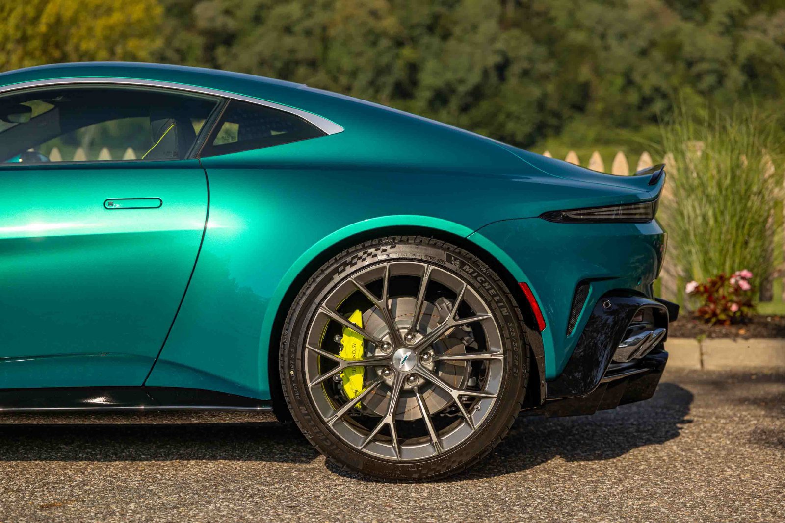New 2026 Aston Martin V8 Vantage S RWD image 8