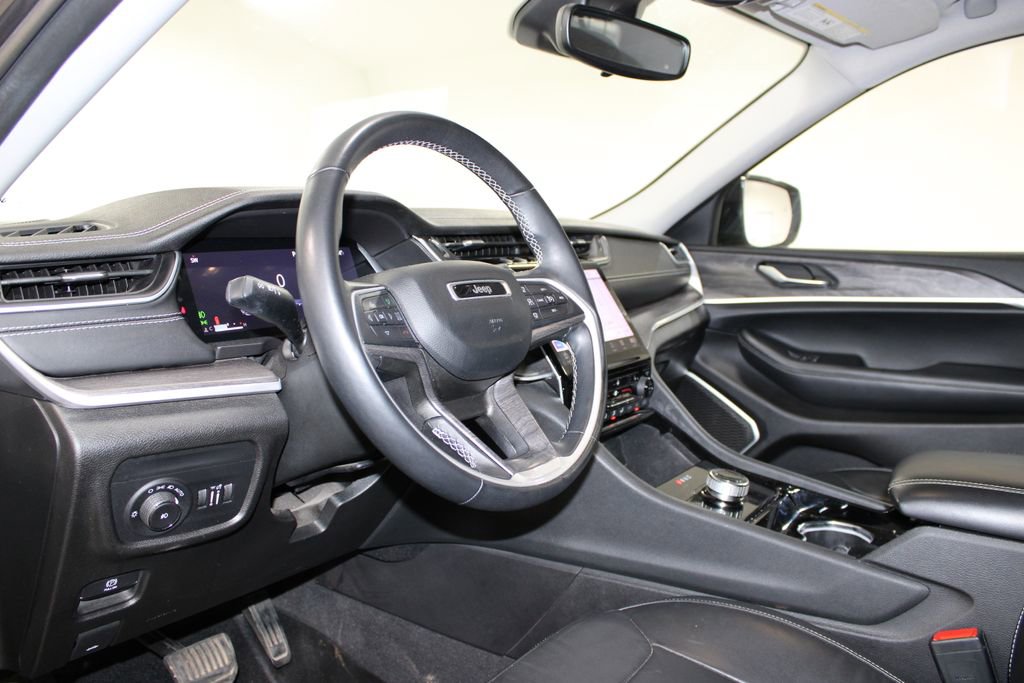 Used 2022 Jeep Grand Cherokee L Limited image 17