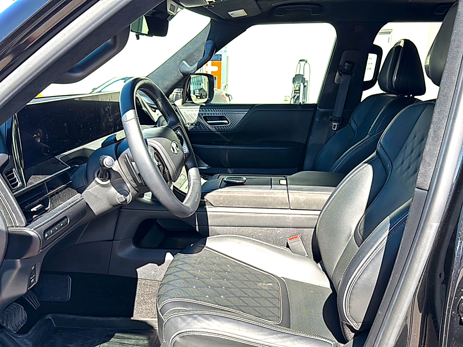 Used 2025 INFINITI QX80 Autograph w/ Premium Cargo Package image 7