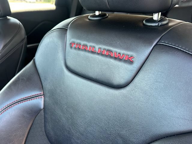 Used 2020 Jeep Cherokee Trailhawk w/ Technology Group AWD/4WD image 16