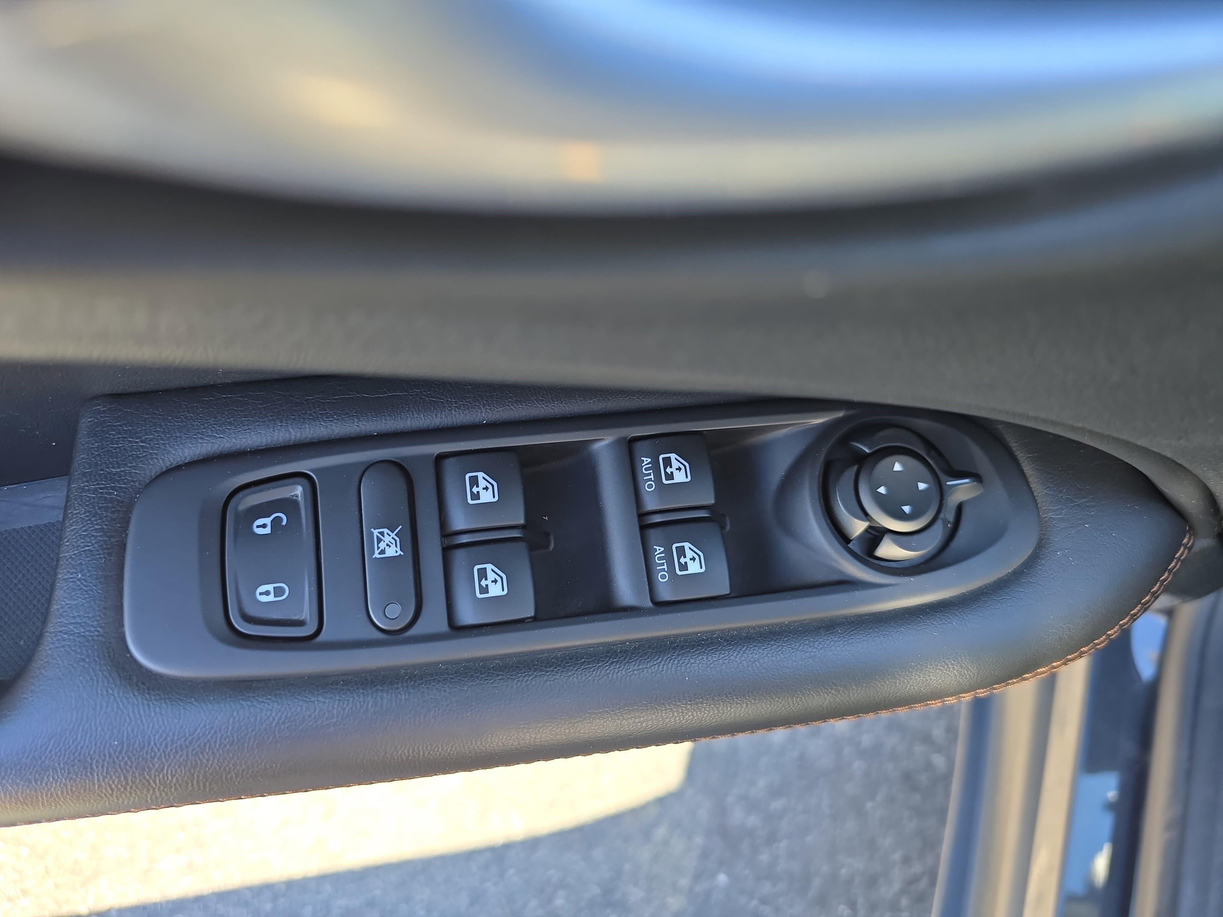 Used 2018 Jeep Compass Limited w/ Safe & Security Group image 28