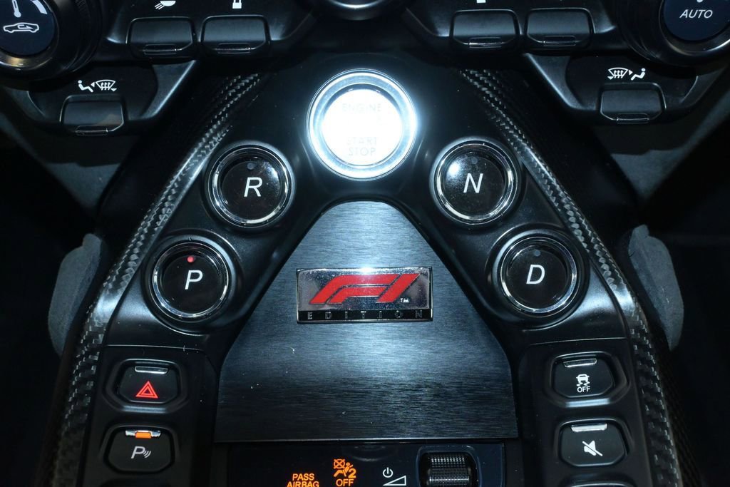 Used 2023 Aston Martin V8 Vantage Coupe RWD image 33