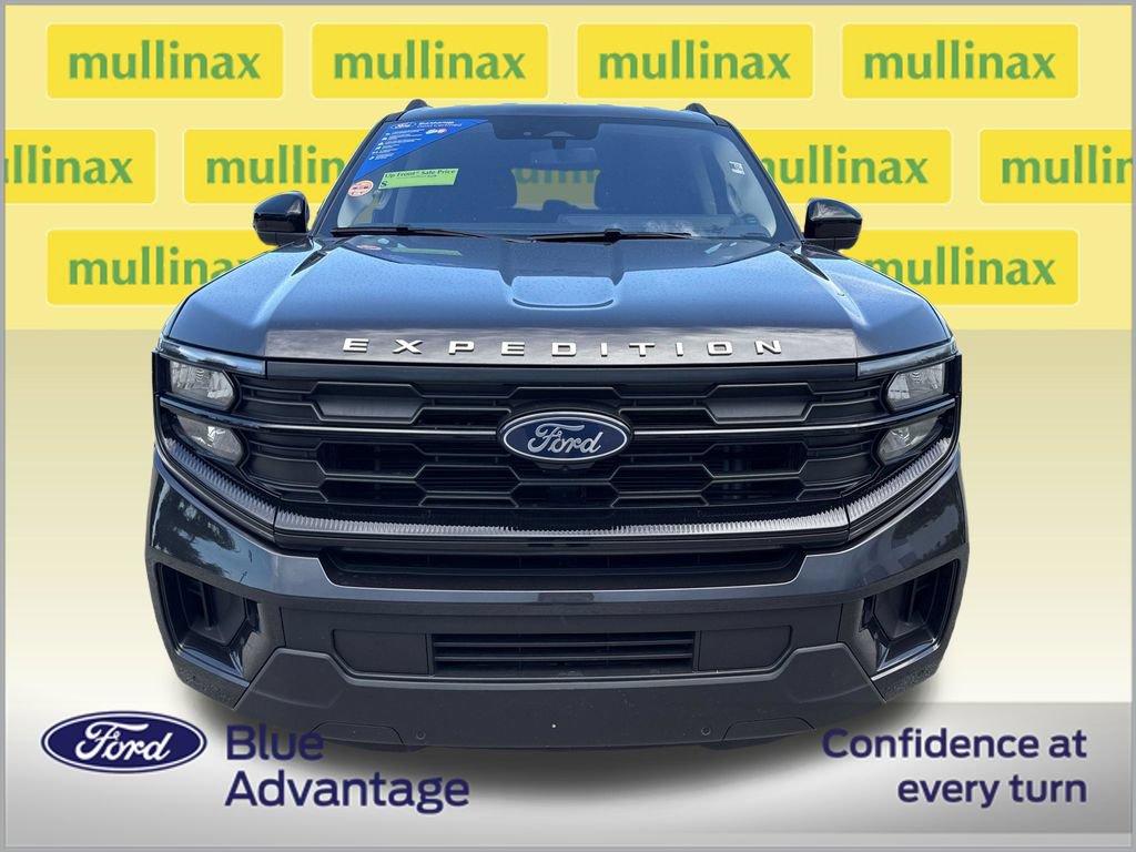 Used 2025 Ford Expedition Active RWD image 11