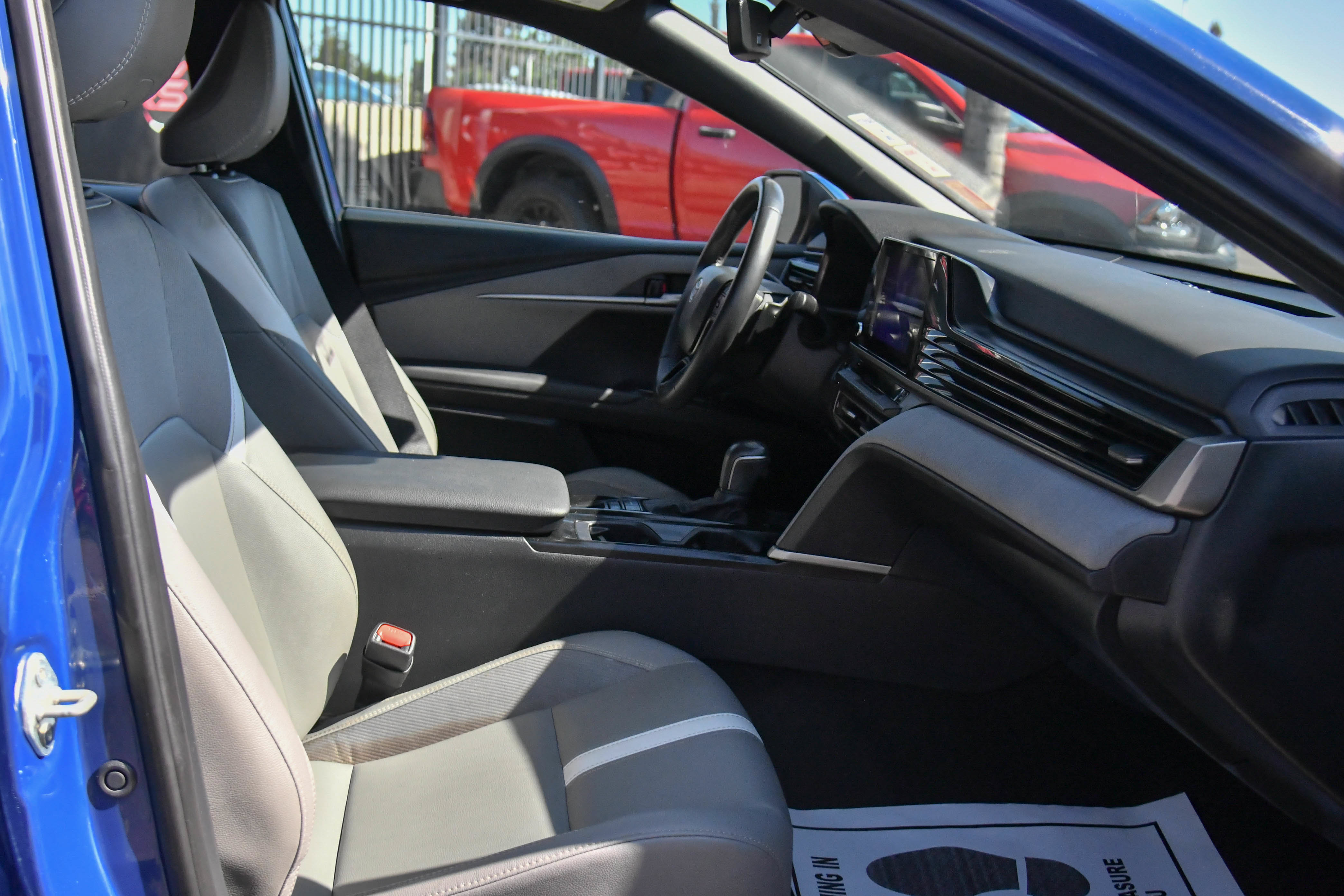 Used 2025 Toyota Camry SE w/ Convenience Package FWD image 46