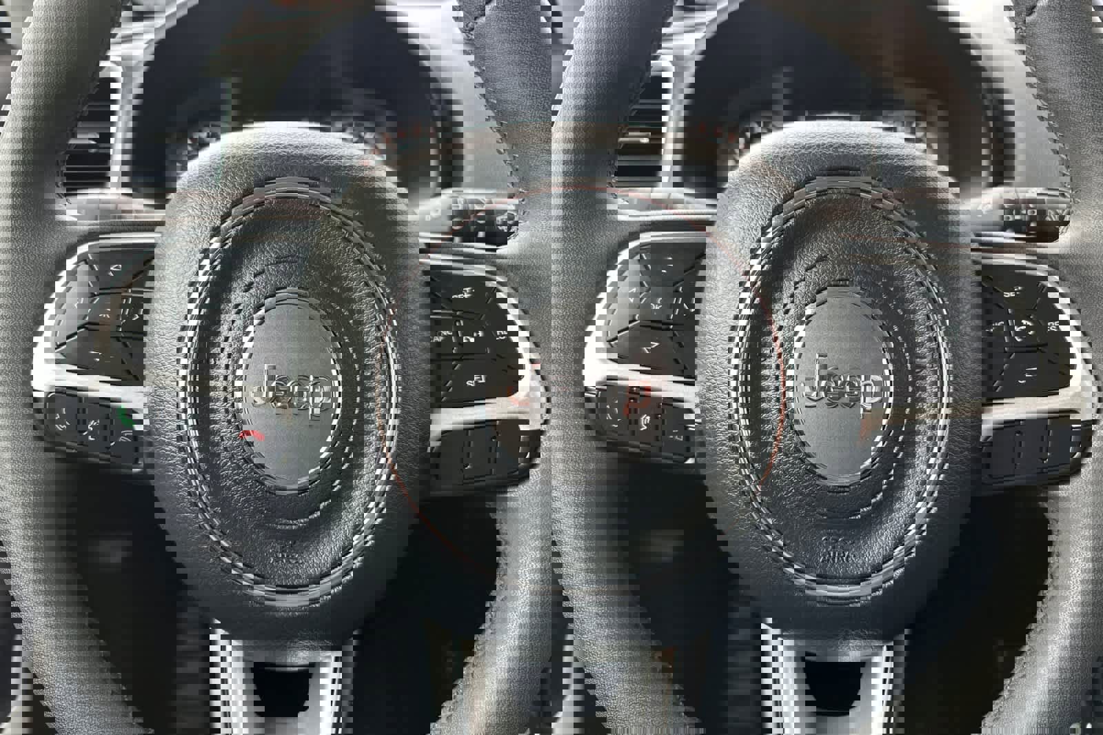 Used 2018 Jeep Renegade Latitude w/ Popular Equipment Group image 23