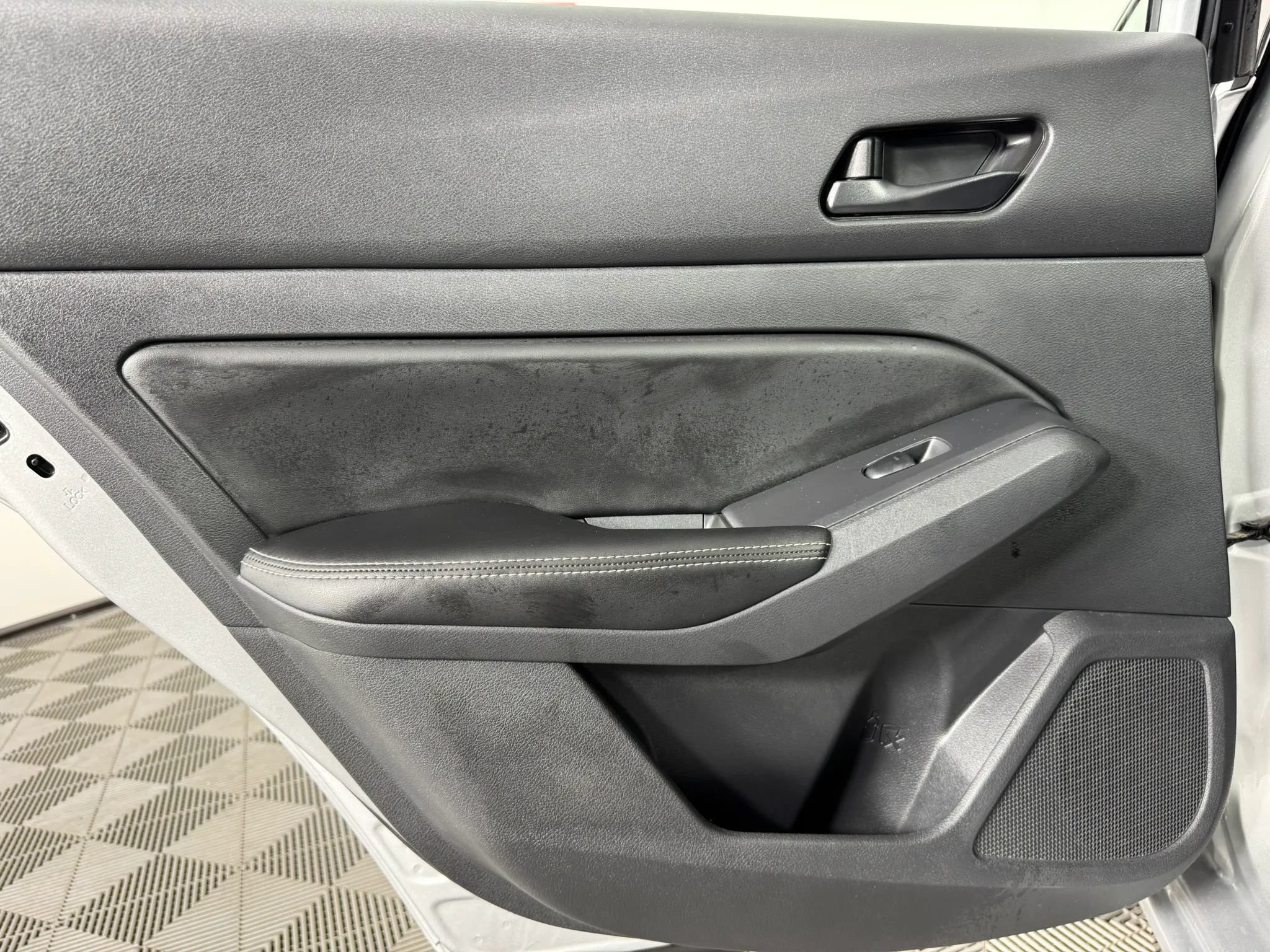 Used 2024 Nissan Altima 2.5 SV FWD image 40