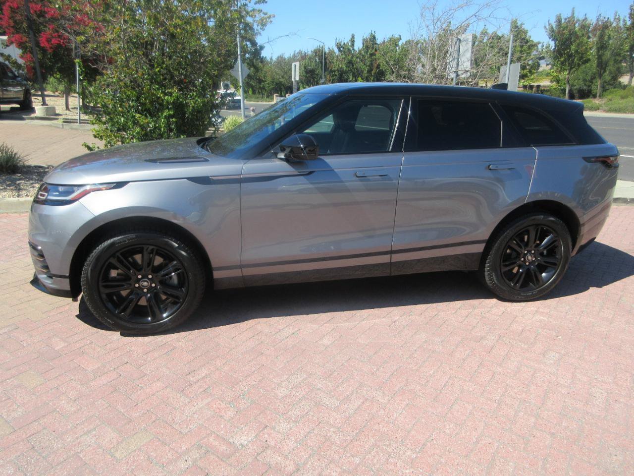Used 2023 Land Rover Range Rover Velar R-Dynamic S AWD/4WD image 3