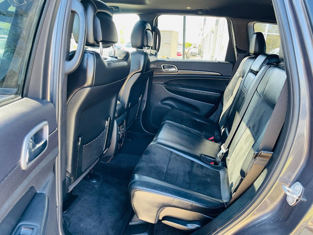 Used 2018 Jeep Grand Cherokee Altitude image 19