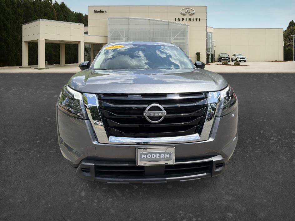 Used 2024 Nissan Pathfinder S AWD/4WD image 2