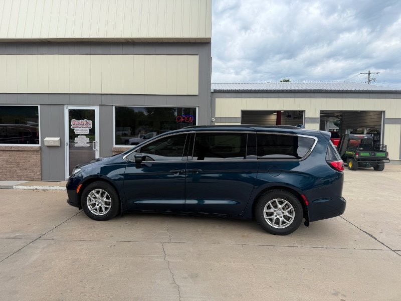 Used 2022 Chrysler Pacifica Touring-L