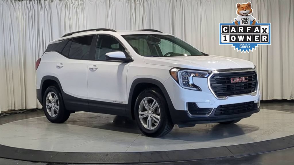 Used 2023 GMC Terrain SLE w/ Driver Convenience Package FWD image 2