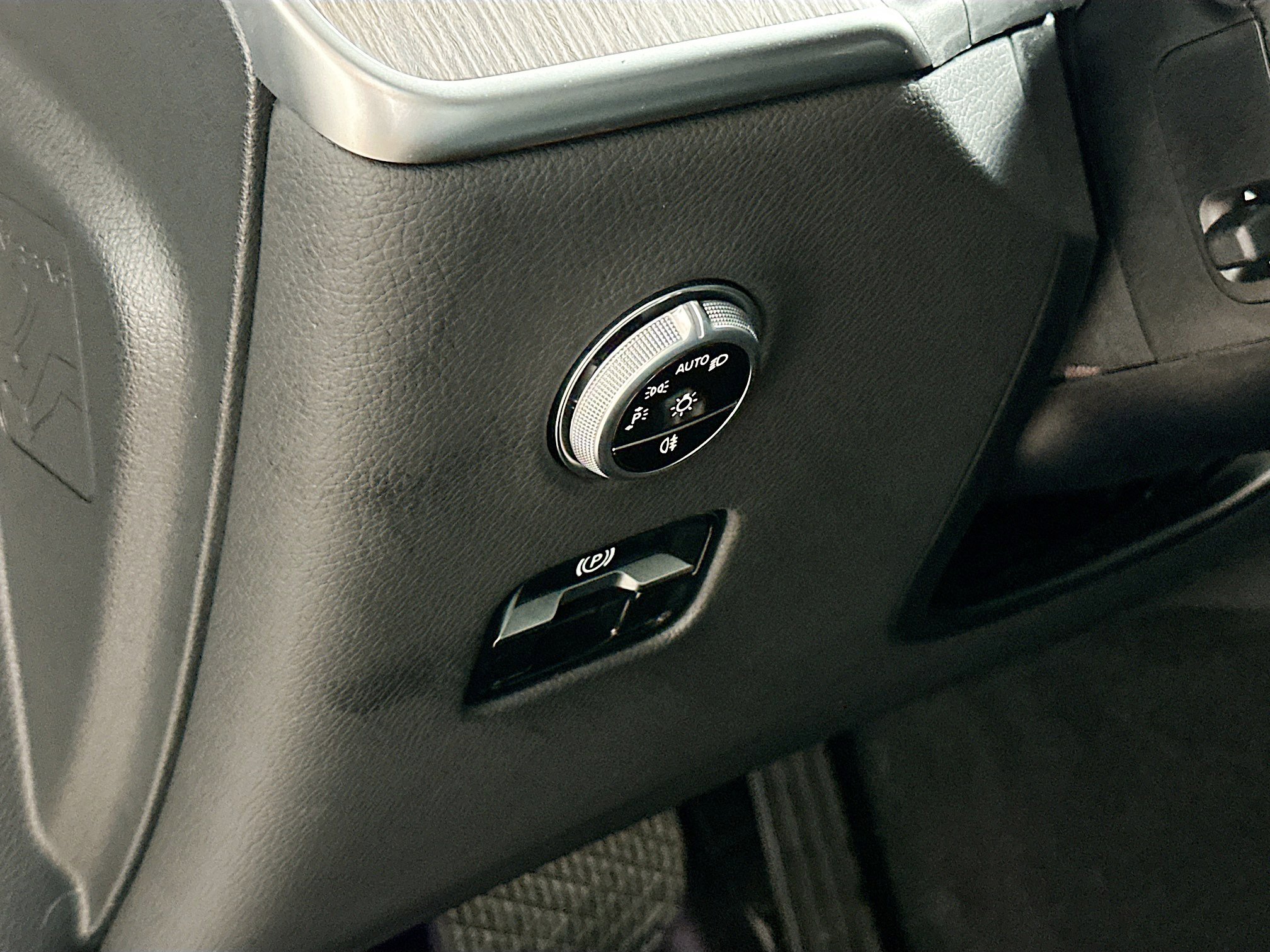 Used 2025 Mercedes-Benz GLC 300 GLC 300 image 10