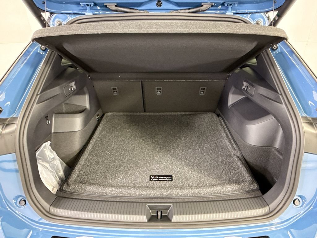 New 2026 Volkswagen Tiguan SE R-Line FWD image 26