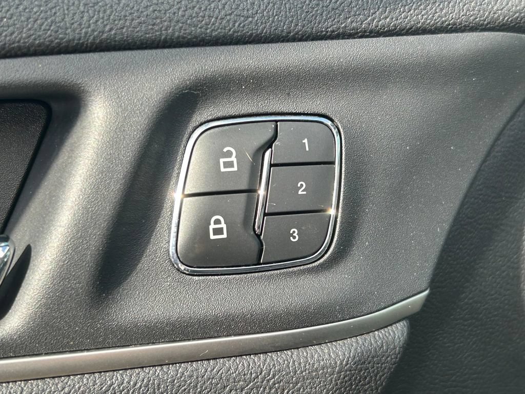 Used 2019 Lincoln MKC Reserve w/ MKC Climate Package FWD image 23