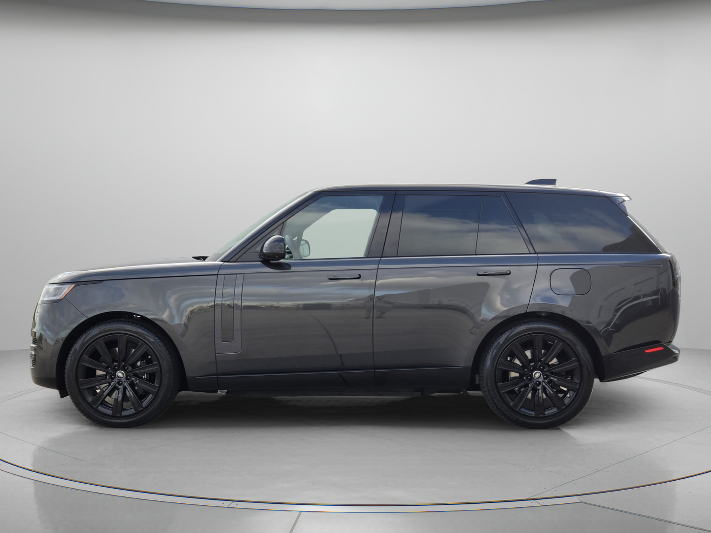 Certified 2025 Land Rover Range Rover SE AWD/4WD image 2