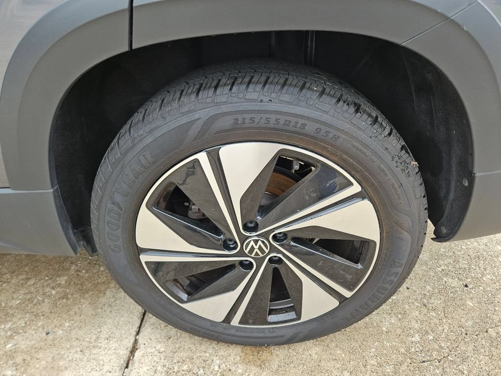 Used 2025 Volkswagen Taos SE AWD/4WD image 25