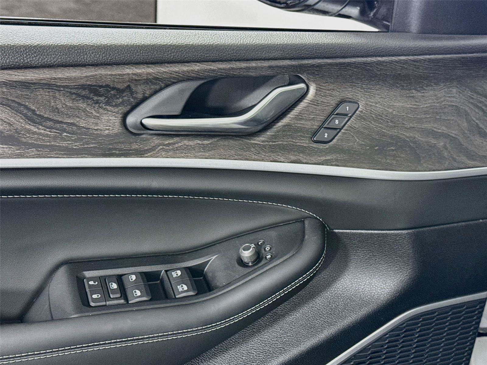 New 2026 Jeep Grand Cherokee L Limited AWD/4WD image 12