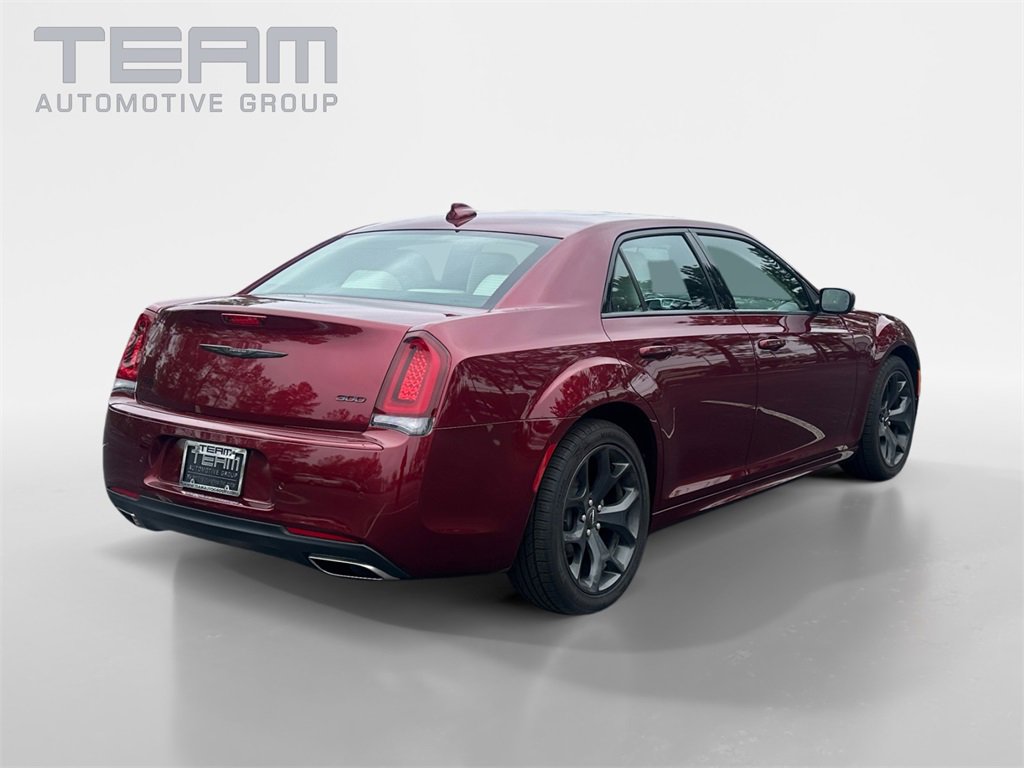 Used 2023 Chrysler 300 Touring L w/ Popular Equipment Group image 7