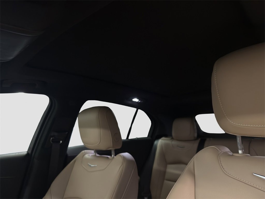 Used 2024 Cadillac XT4 Luxury w/ Cold Weather Package image 8