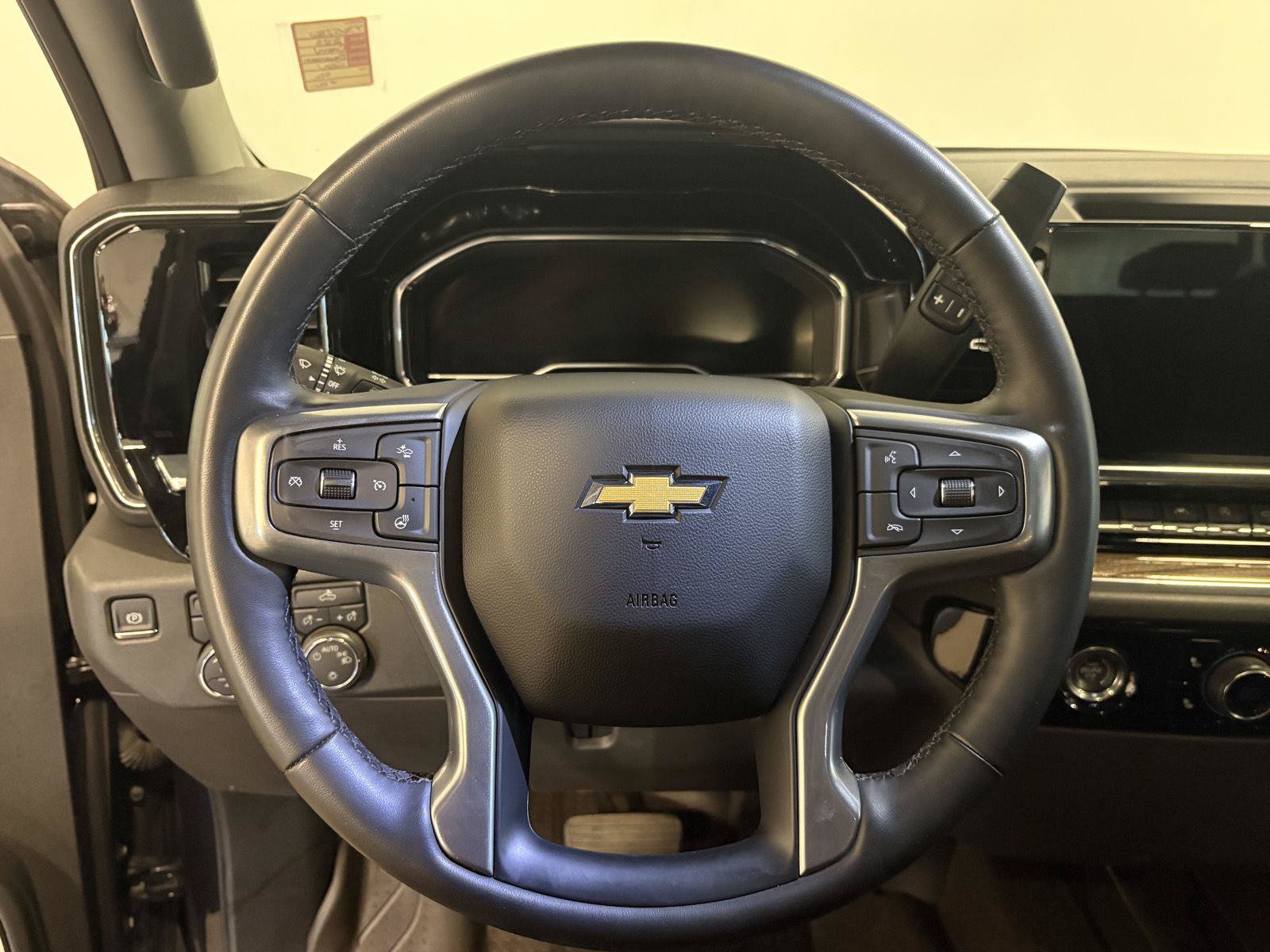 Used 2023 Chevrolet Silverado 1500 LT w/ Z71 Off-Road Package AWD/4WD image 20