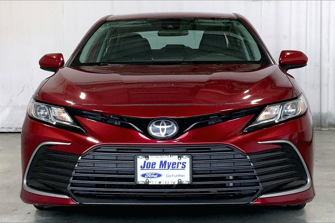 Used 2022 Toyota Camry LE FWD image 2