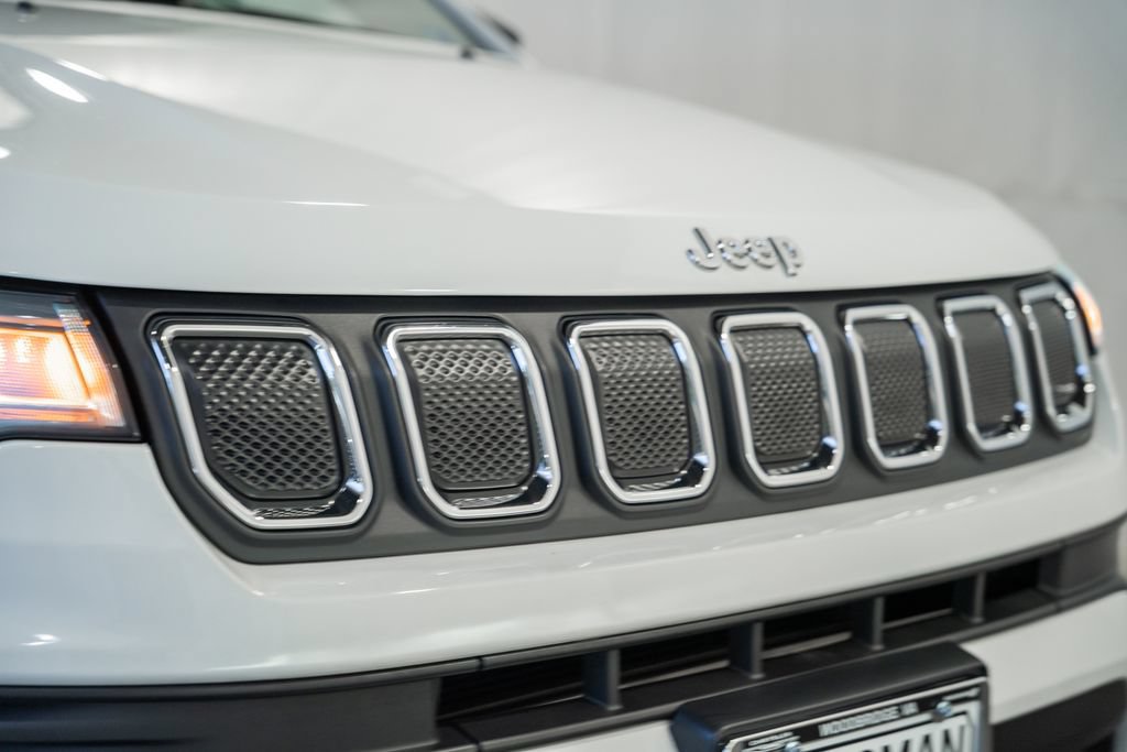 Certified 2022 Jeep Compass Latitude w/ Sun and Sound Group AWD/4WD image 8
