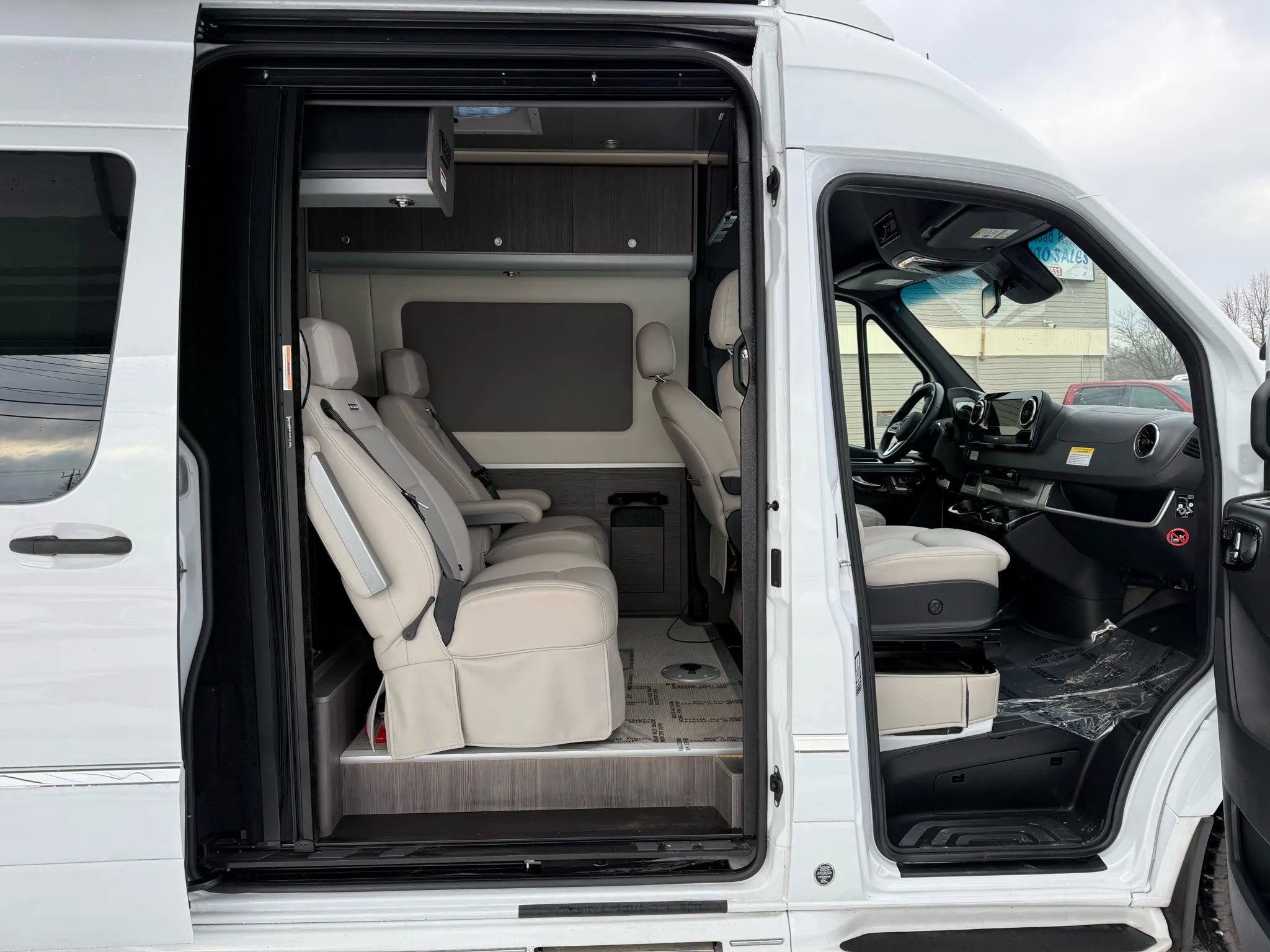 Used 2022 Mercedes-Benz Sprinter 3500 w/ Parking Package image 46