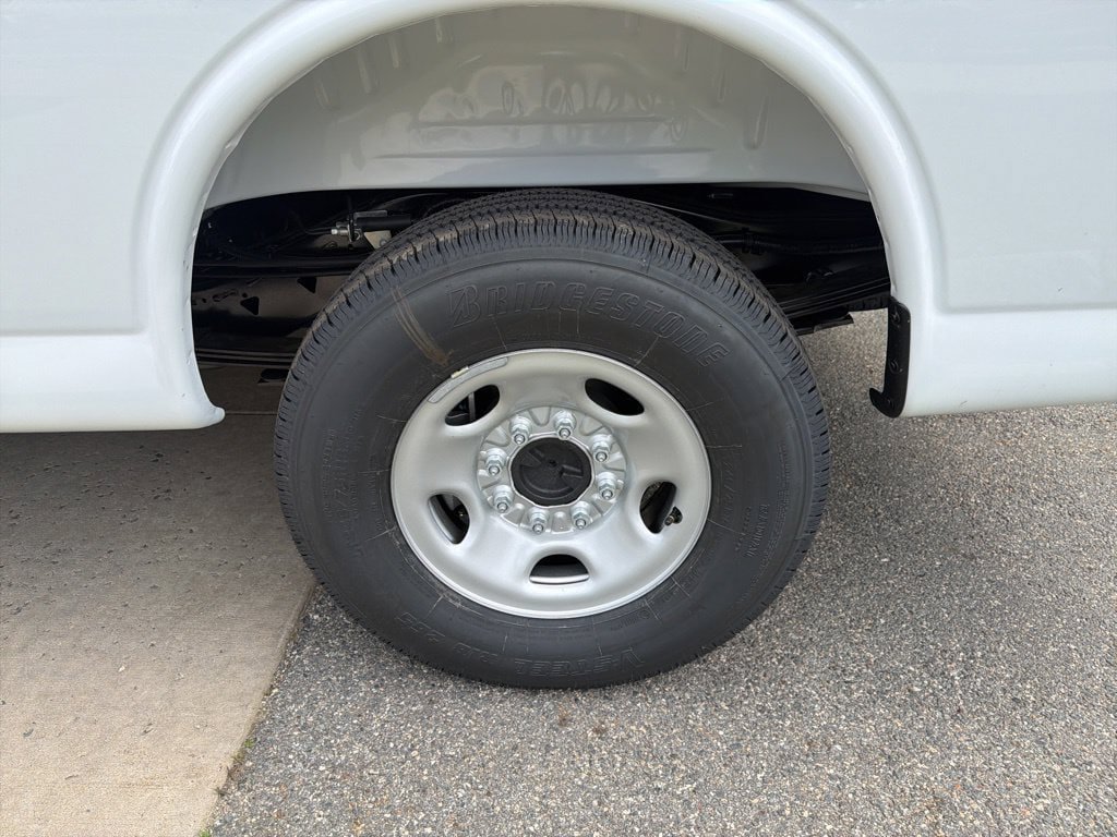 New 2026 Chevrolet Express 2500 w/ Driver Convenience Package RWD image 28