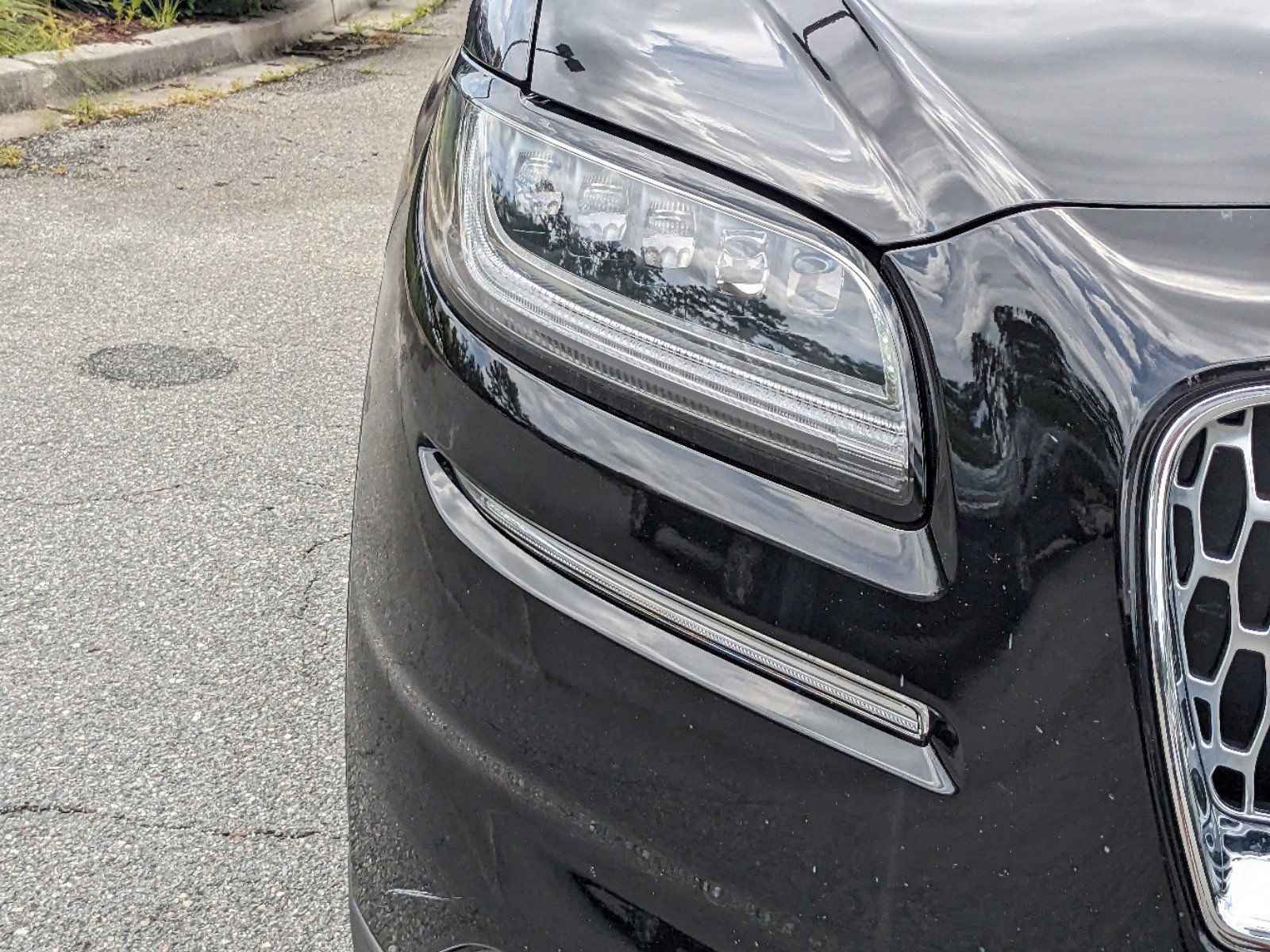 Certified 2023 Lincoln Nautilus Reserve w/ Equipment Group 202A image 10