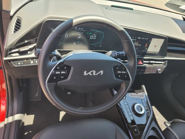 Used 2025 Kia Niro EX FWD image 30