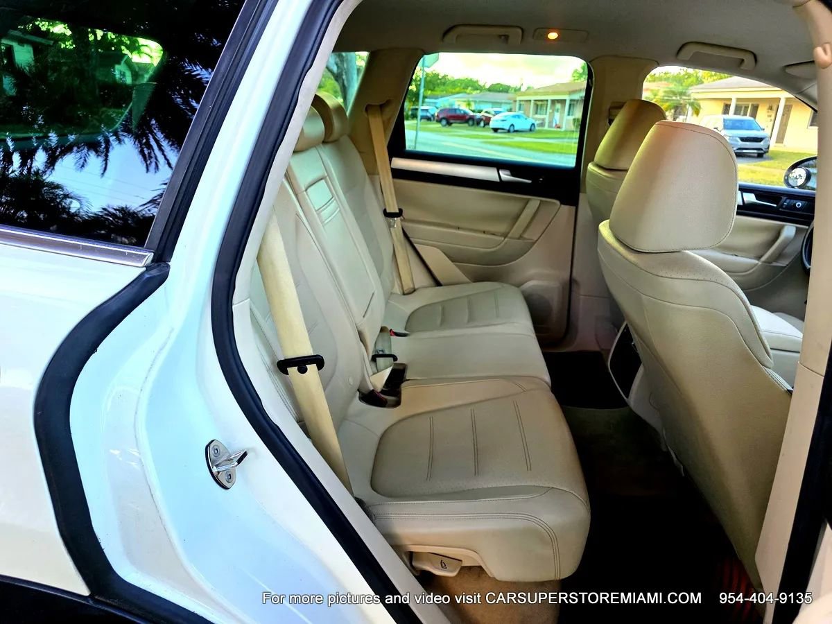Used 2011 Volkswagen Touareg Sport image 48