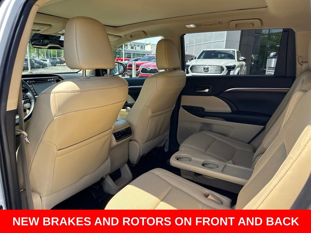 Used 2019 Toyota Highlander Limited Platinum AWD/4WD image 16