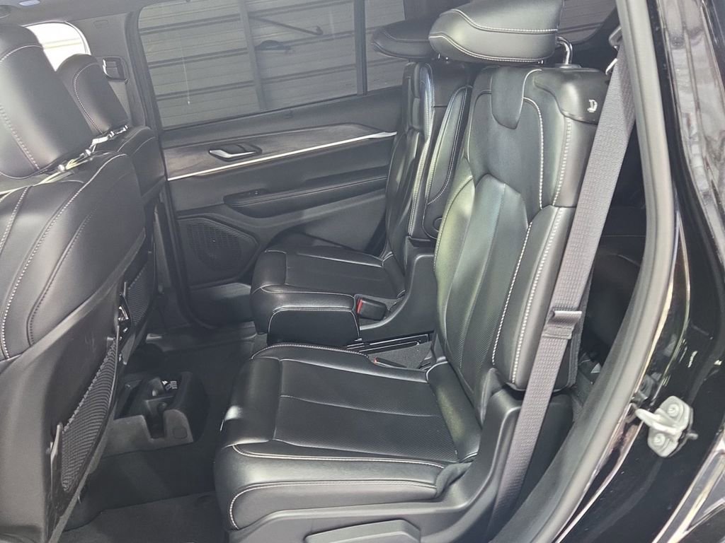 Used 2024 Jeep Grand Cherokee L Limited w/ Luxury Tech Group II image 8