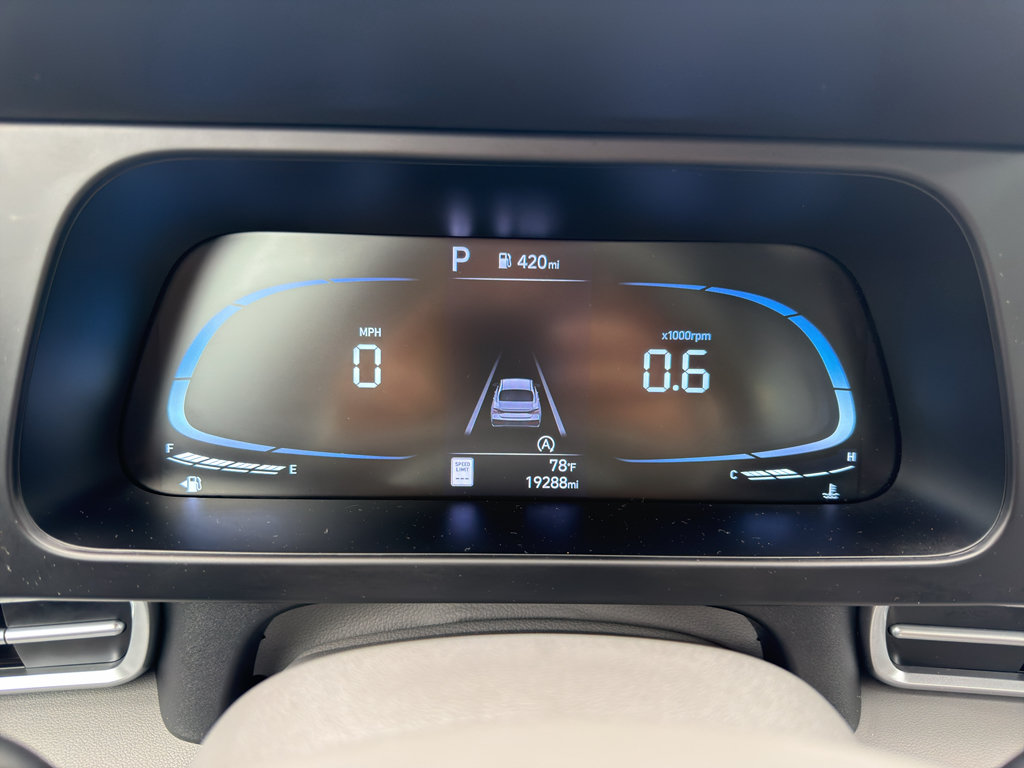 Certified 2024 Hyundai Elantra SE FWD image 28