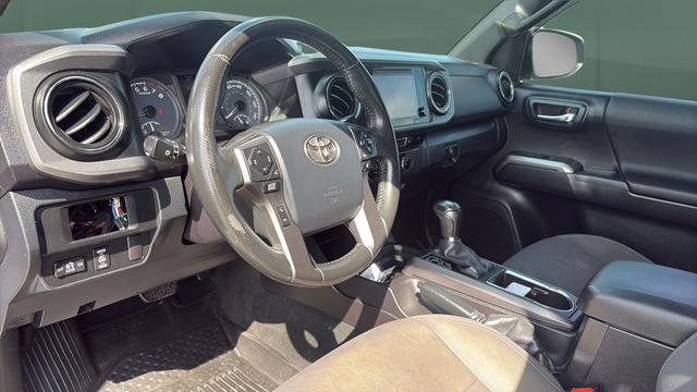 Used 2016 Toyota Tacoma TRD Off-Road w/ Premium & Technology Package AWD/4WD image 18