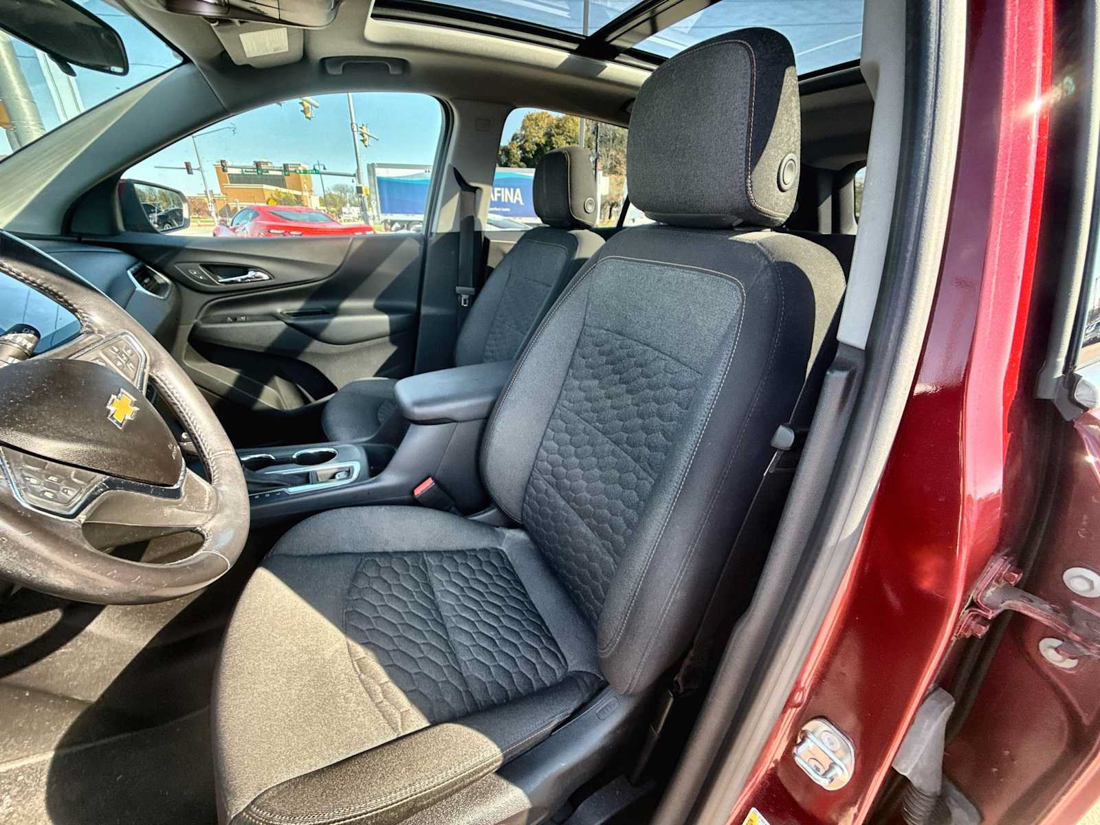 Certified 2018 Chevrolet Equinox LT w/ Sun & Infotainment Package AWD/4WD image 19