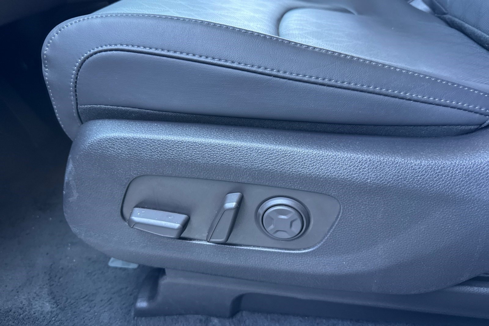 Used 2026 Kia Carnival FWD image 15
