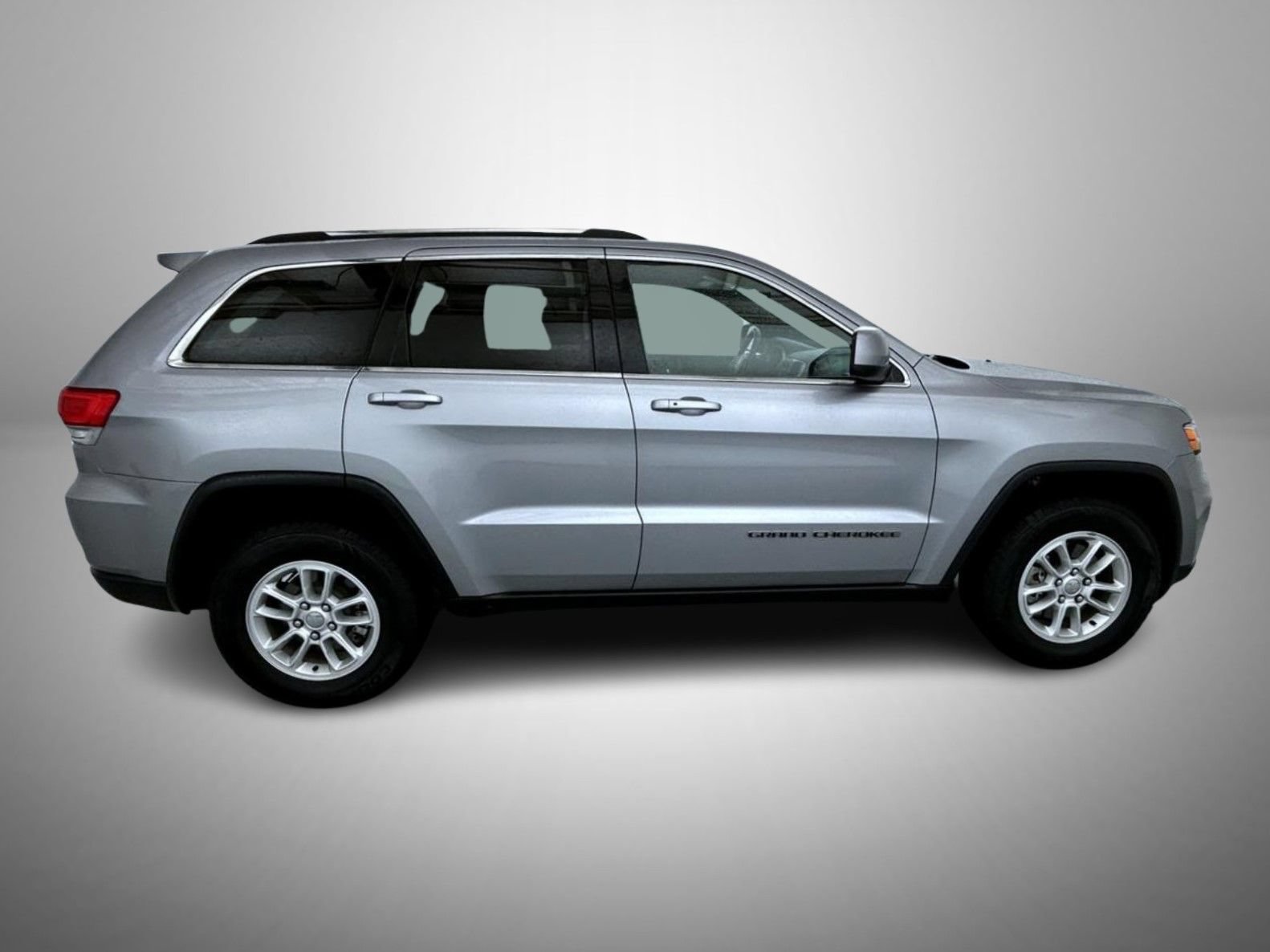 Used 2019 Jeep Grand Cherokee Laredo AWD/4WD image 4