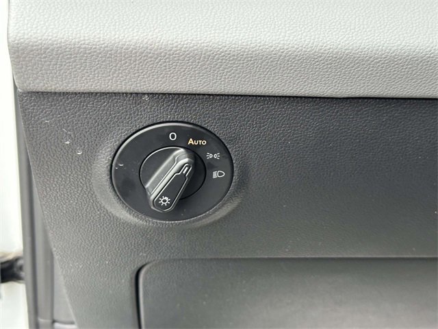 Certified 2022 Volkswagen Taos SE w/ Panoramic Sunroof Package image 22