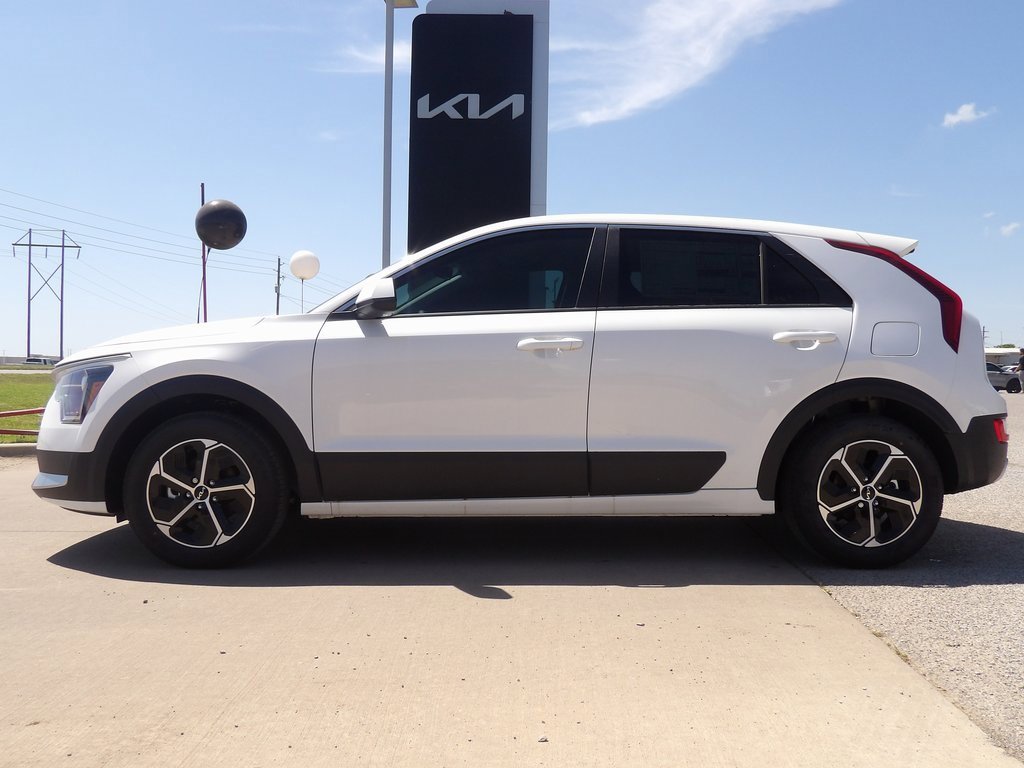 New 2025 Kia Niro LX