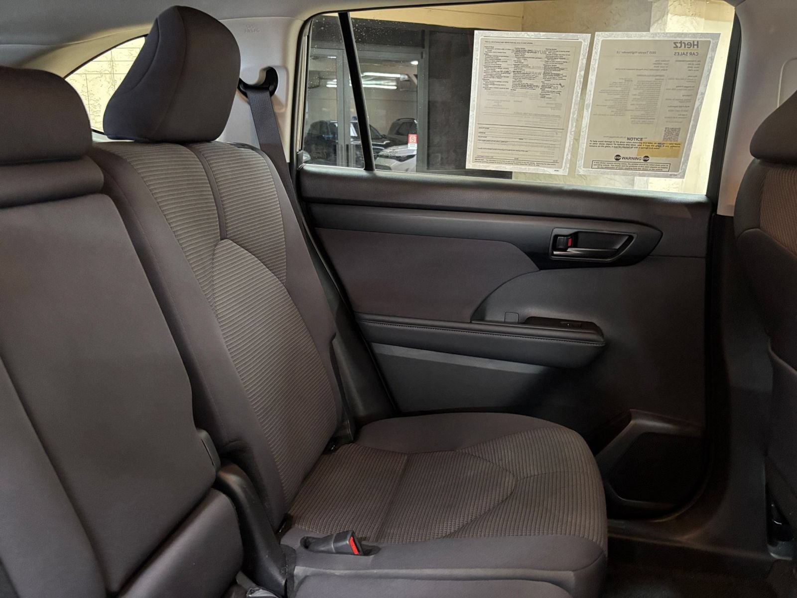 Used 2025 Toyota Highlander LE FWD image 39