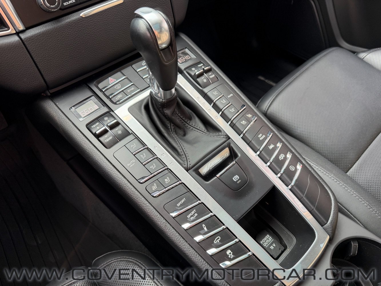 Used 2018 Porsche Macan Sport Edition AWD/4WD image 31
