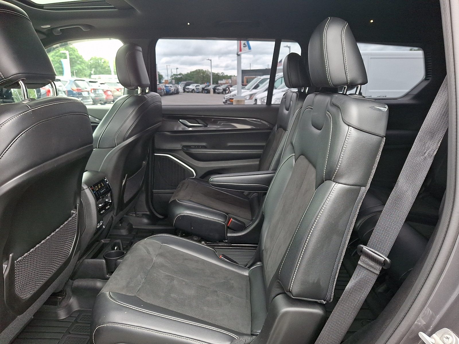 Used 2021 Jeep Grand Cherokee L Laredo AWD/4WD image 10