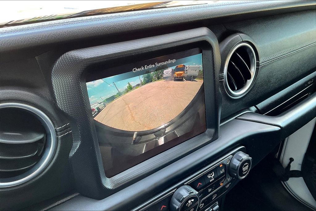 Used 2019 Jeep Wrangler Unlimited Sahara w/ Dual Top Group AWD/4WD image 22