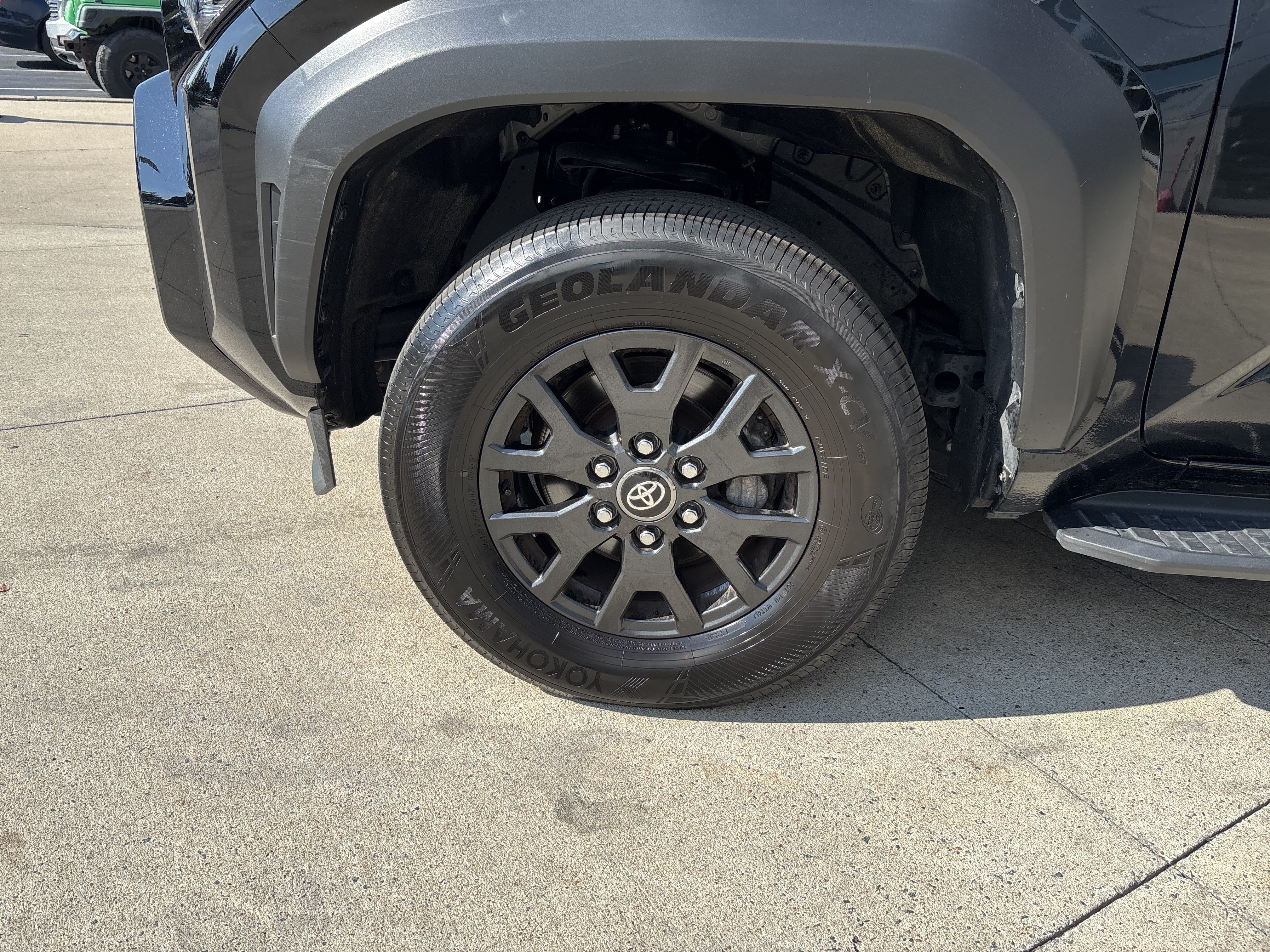 Used 2025 Toyota 4Runner SR5 AWD/4WD image 33