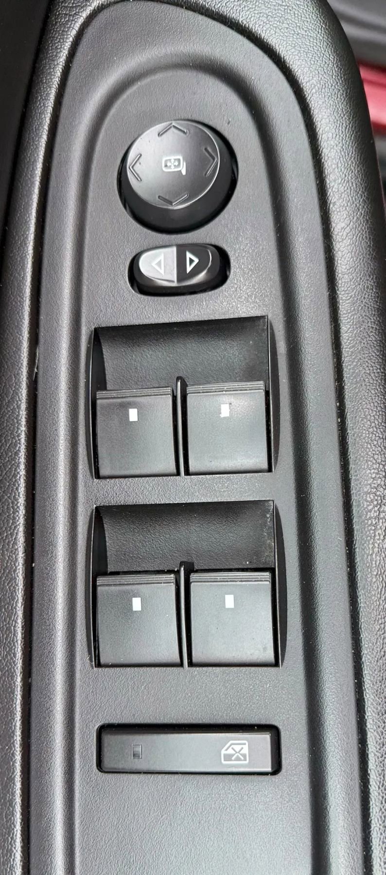 Used 2017 Chevrolet Traverse LT image 23