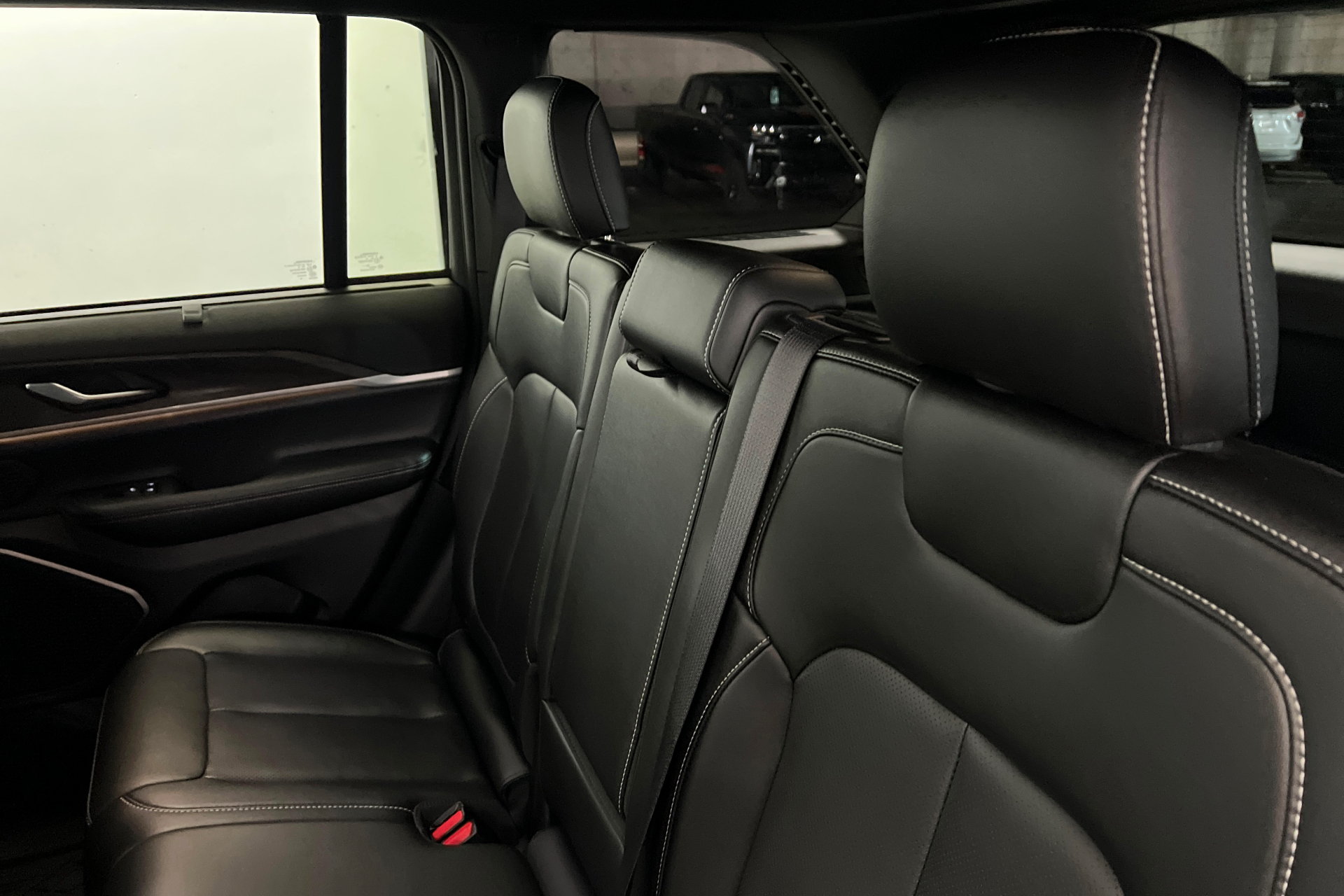 Used 2025 Jeep Grand Cherokee Limited w/ Luxury Tech Group II AWD/4WD image 20