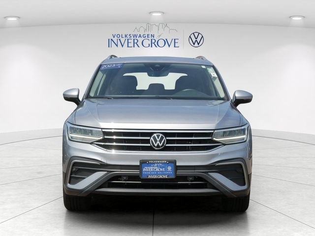 Certified 2023 Volkswagen Tiguan SE w/ Panoramic Sunroof Package AWD/4WD image 2