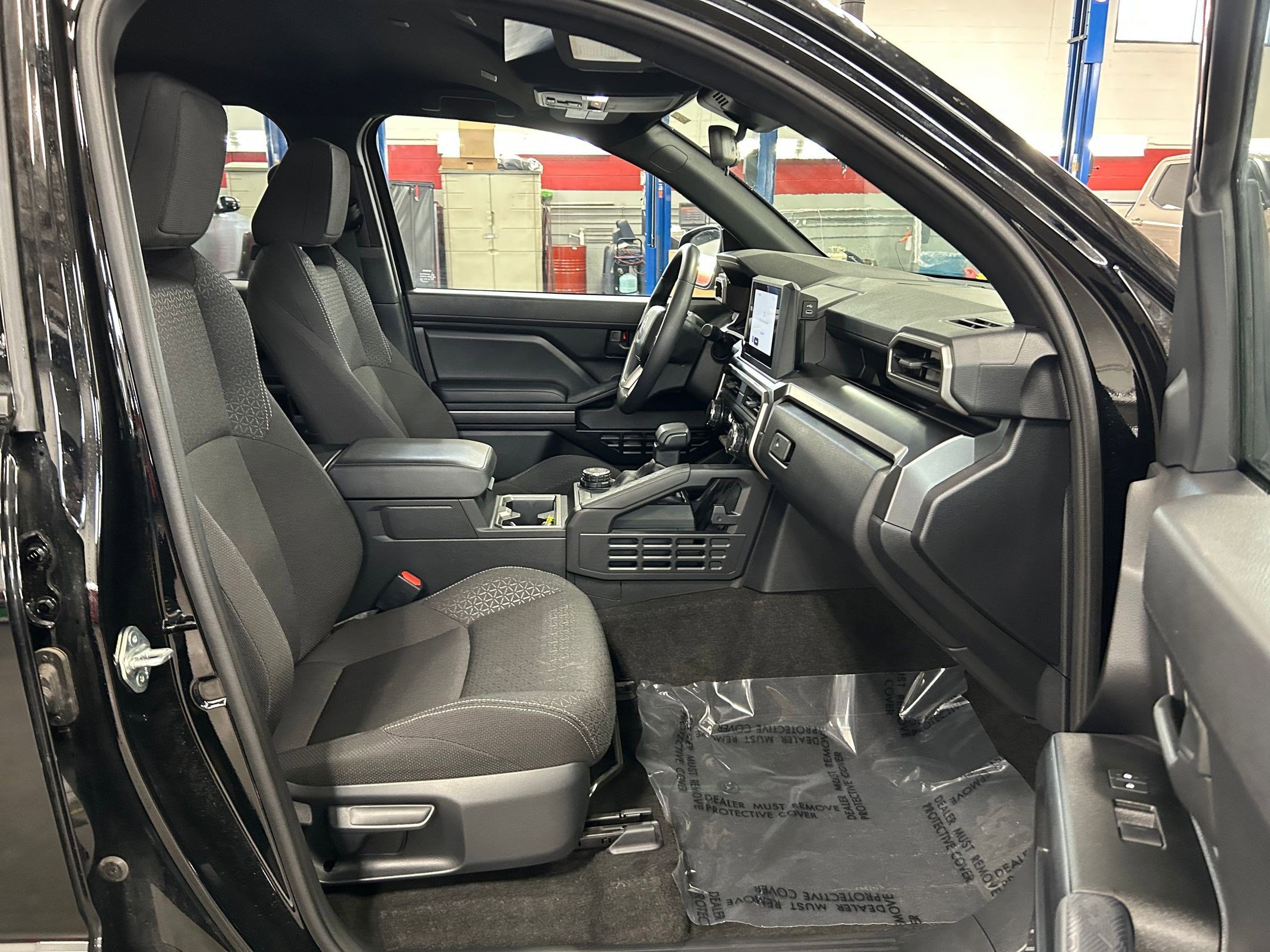 Used 2025 Toyota 4Runner SR5 AWD/4WD image 30