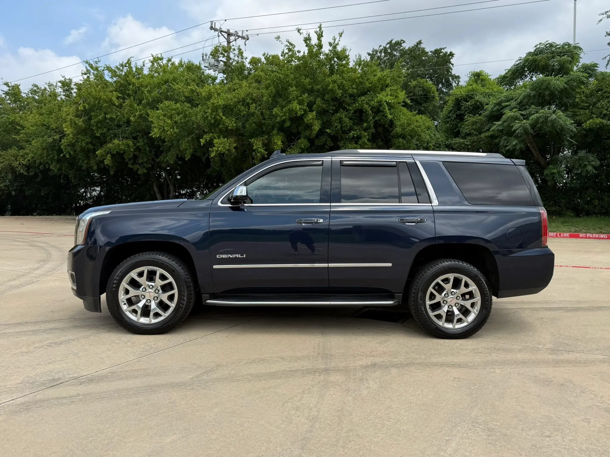 Used 2018 GMC Yukon Denali w/ Enhanced Security Package RWD image 3